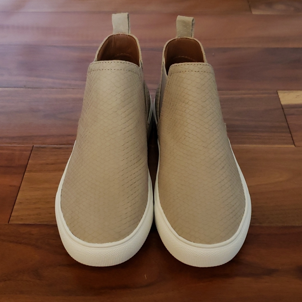 Report shoes 9